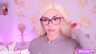 Adorable Lady Gets Jism on Her Glasses