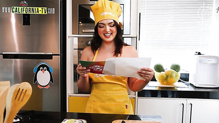 Clara Wellen, Well-known Mexican Influencer, Was Caught Opening The Door Nude For A Motorbike Courier