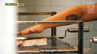 Clara Wellen, Well-known Mexican Influencer, Was Caught Opening The Door Nude For A Motorbike Courier