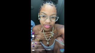 Instagram Thot “rozay Molly” Showcasing Globes and Muff on Live