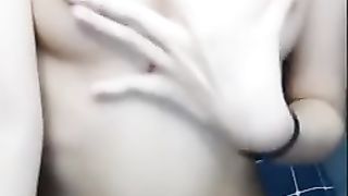 颜值高 身材棒的小姐姐(媛媛酱)床上漏奶露逼诱惑