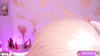 Platinum-blonde Sweetie Takes on Chinese