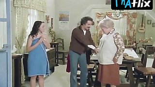 Claudia Guzman Caboose, Boobs Episode in Cada Quien Su Madre
