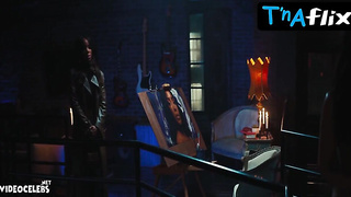 Kelly Rowland Bum, Cupcakes Gig in Mea Culpa