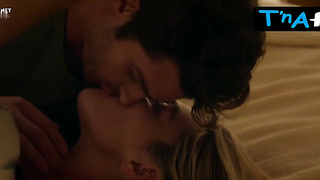 Florence Pugh Ass, Bra-stuffers Gig in We Live In Time