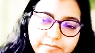 Phat Indian chick witnesses man meat getting off and popshot on web cam