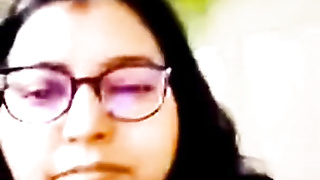Phat Indian chick witnesses man meat getting off and popshot on web cam