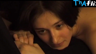 Elena Aman Arse, Jugs Sequence in Zhenshchiny: Iskusstvo Obol'shcheniya