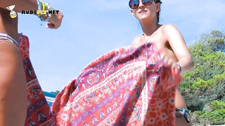Luxurious new naturist plays at the beach naked