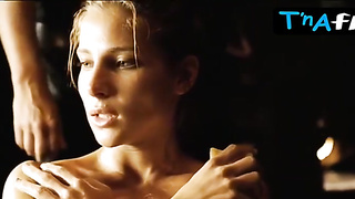 Elsa Pataky Bootie, Cupcakes Sequence in Werewolf Hunter: Pioneer Of Romasanta