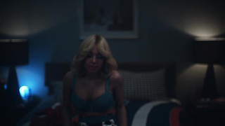Sydney Sweeney Comp Huge-wood