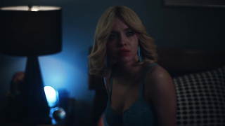 Sydney Sweeney Comp Huge-wood