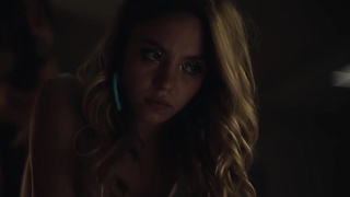 Sydney Sweeney Comp Huge-wood