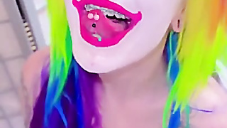 Blxxdbunny’s Faceholes A Faux-cock With A Clown Make-up On