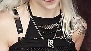 Liensue Taunts And Showcases Off Her FELLATIO Abilities