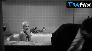Kim Novak Mounds Episode in The Legendary Landlady
