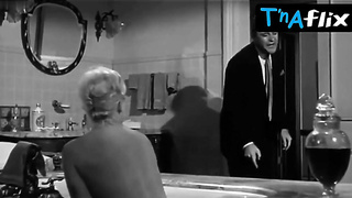 Kim Novak Mounds Episode in The Legendary Landlady