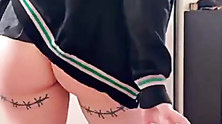 teen LaurelHoneyyy Receives A Facial cumshot After Romp