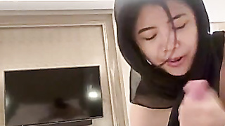 Hijab Tindik Sepong Kontol Bule