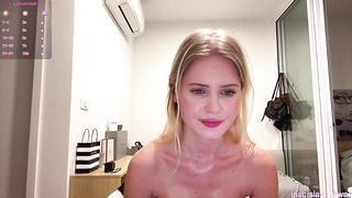 Platinum-blonde Honey Taunts Cupcakes & Donk