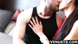 Super-naughty Japanese she-male vigorously nails bummer booty