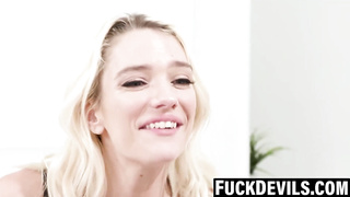 Buxom Kenna James offers pinkish gash to imperious folks instruction