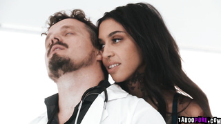 Ravyn Alexa lures her medic RObby Apples