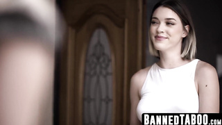 Anny Aurora's crazy face sitting on Brooklyn Gray's jaws