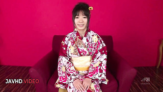 Chiharu's Kimono诱惑：激情Blowjob与Threesome的Hot Moment