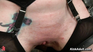 Siouxsie Q Submits To Claire Adams