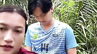 Viral Sejoli Di Hutan