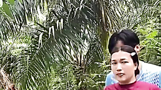 Viral Sejoli Di Hutan