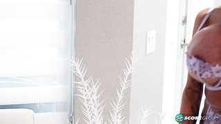 XXL-boobed Joslyn James Gets Off For You