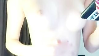 高颜值苗条美女主播穿着情趣丁字裤镜头前露奶露逼与狼友激情互动手指抠逼呻吟淫淫水直流对白清晰