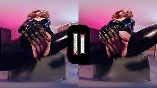 VRCosplay Ebony Widow Help's Hulk to Destress