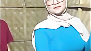 Bokep Indo Hijab Tobrut Sange Sama Abg