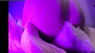 Gina Savage dirty dances her big booty