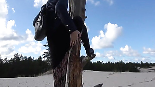 Amateur COUGAR Wanilianna Peeing in Tights Outdoor Dune Fetish
