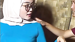 Bokep Indo Hijab Tobrut Sange Di Gilir Abg