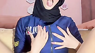 Celva Hijab Colmek Pake Fake penis Jumbo Sampe Becek