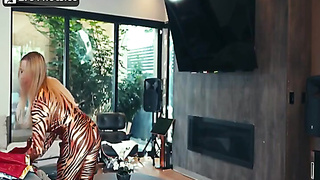 Mia Malkova Halloween Utter Bare Attempt On Drag