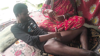 Fresh bhabhi ne khana banaa kar bulane aaya to chudai ki
