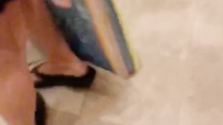 OMG Upskirt Humid Snatch no Underpants! :)
