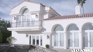 VIXEN IG Model Entices Her Designer