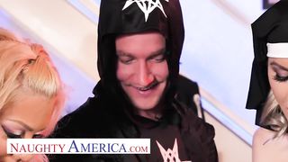 mischievous america Katie Monroe and Riley Steele get poked