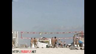 Spy bare cams on the beach get a pile of nude girls