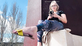 Shoeplay and Hanging From Empressbellasadica in Public