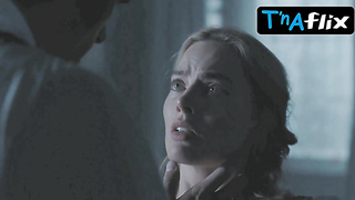 Margot Robbie Wondrous Vignette in wuthering Heights