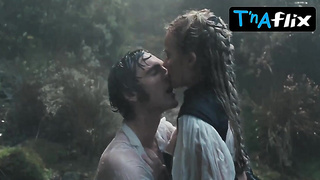 Margot Robbie Wondrous Vignette in wuthering Heights