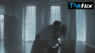 Margot Robbie Wondrous Vignette in wuthering Heights